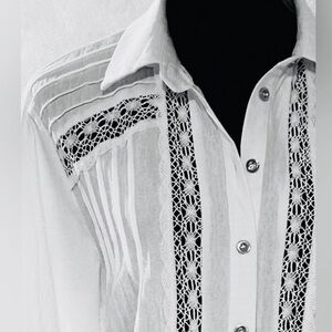 🤍 Textured White Lace Detail Button Down Blouse – Size XL